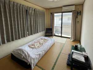 ベッド・テーブル